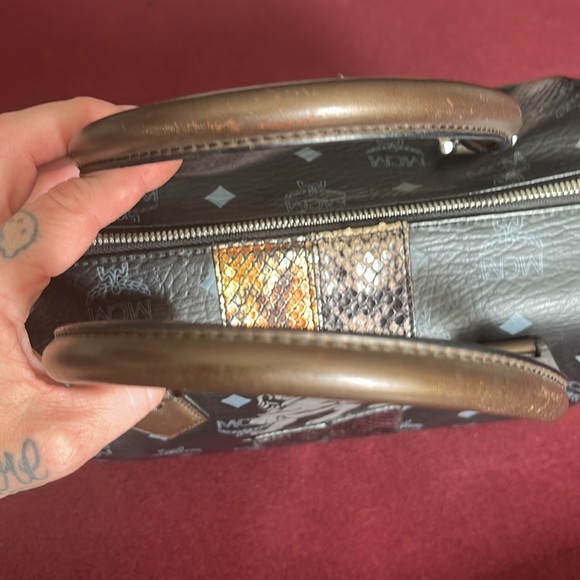 MCM Princess Lion Boston Bag EUC - Picture 10 of 13